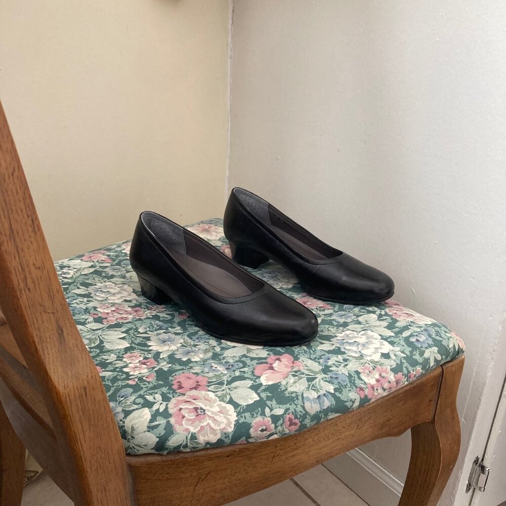 SAS Regina Pump 7N Size - Picture 2 of 12